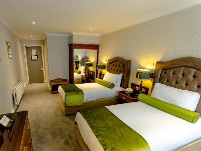 Twiin Room Drury Court Room 305