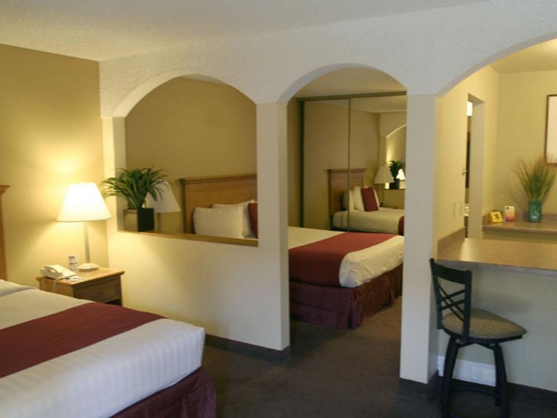 Standard Queen Room - Non Smoking photo 1